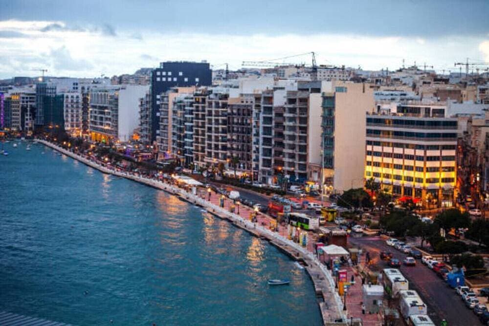 Foto 7 von 23: Central Studio in Gzira + Balcony & full Comforts!