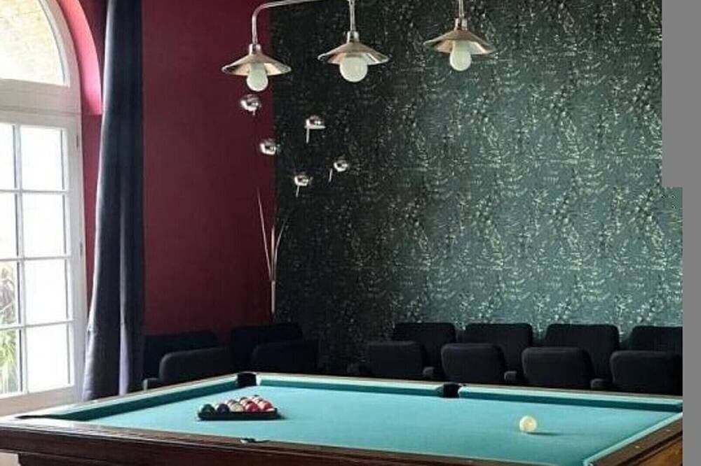 Foto 11 von 23: Les Ecuries: Cotentin Haus mit Pool, Billard, Kamin, 5 Schlafzimmern