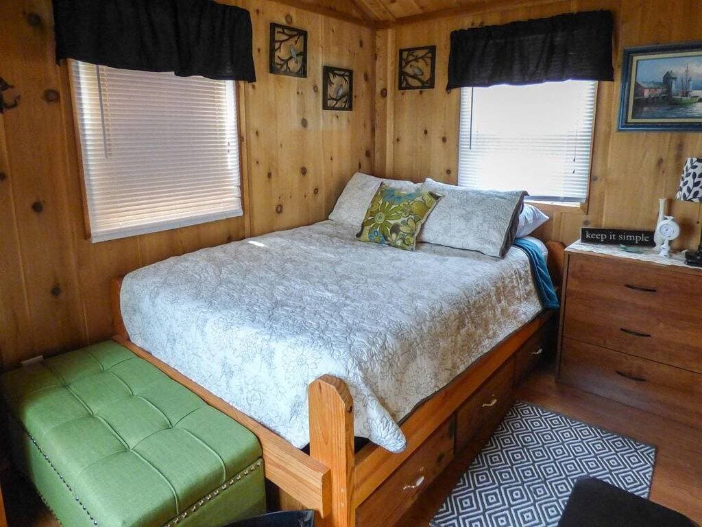 Foto 13 von 19: Die Trottage: \"Modernes 2 Schlafzimmer Seneca Lake Home\"