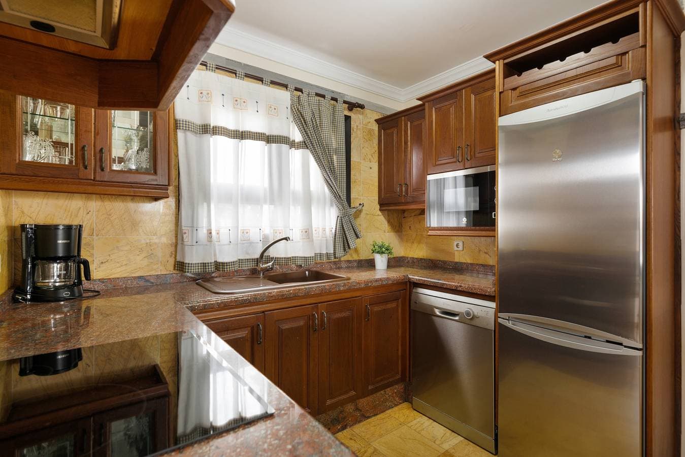 Foto 10 von 30: Ferienvilla 'Faro Park mit privatem Pool', Bergblick, private Terrasse und WLAN