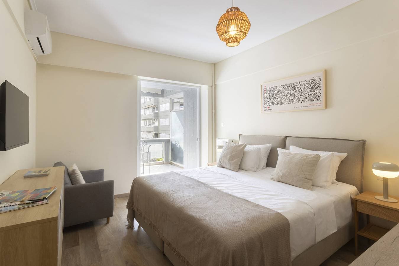 Thiseos 5-7·Renovated Studio with Sea View 1