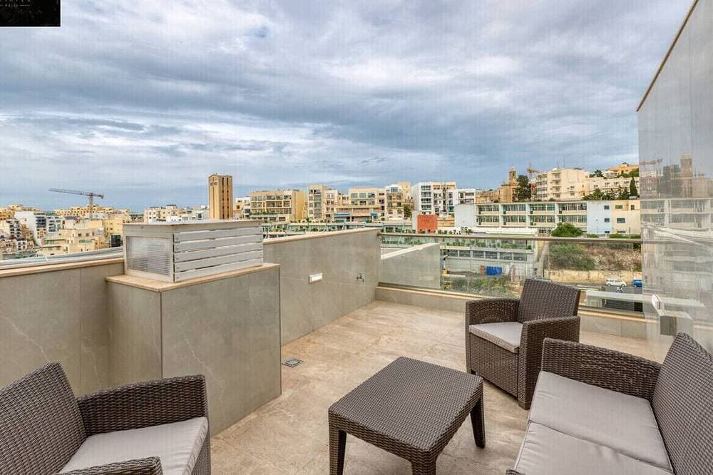 Duplex penthouse in St. Julian`s with Views & BBQ 1