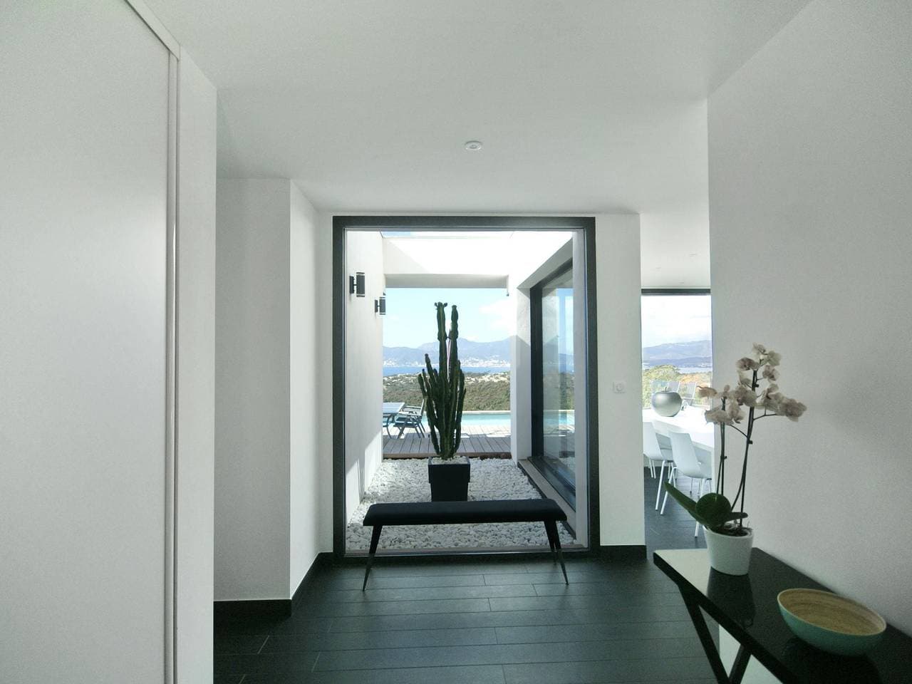 Foto 9 von 40: Sunset Villa mit Blick auf die Bucht