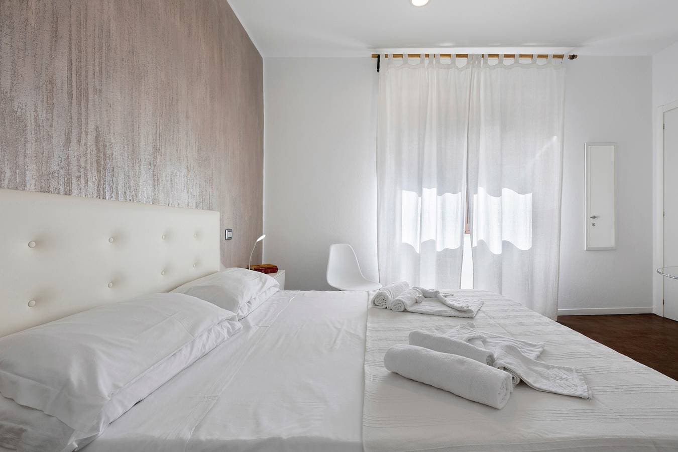 Foto 4 von 27: Zimmer 'Camera Matrimoniale Monica' mit WLAN und Klimaanlage