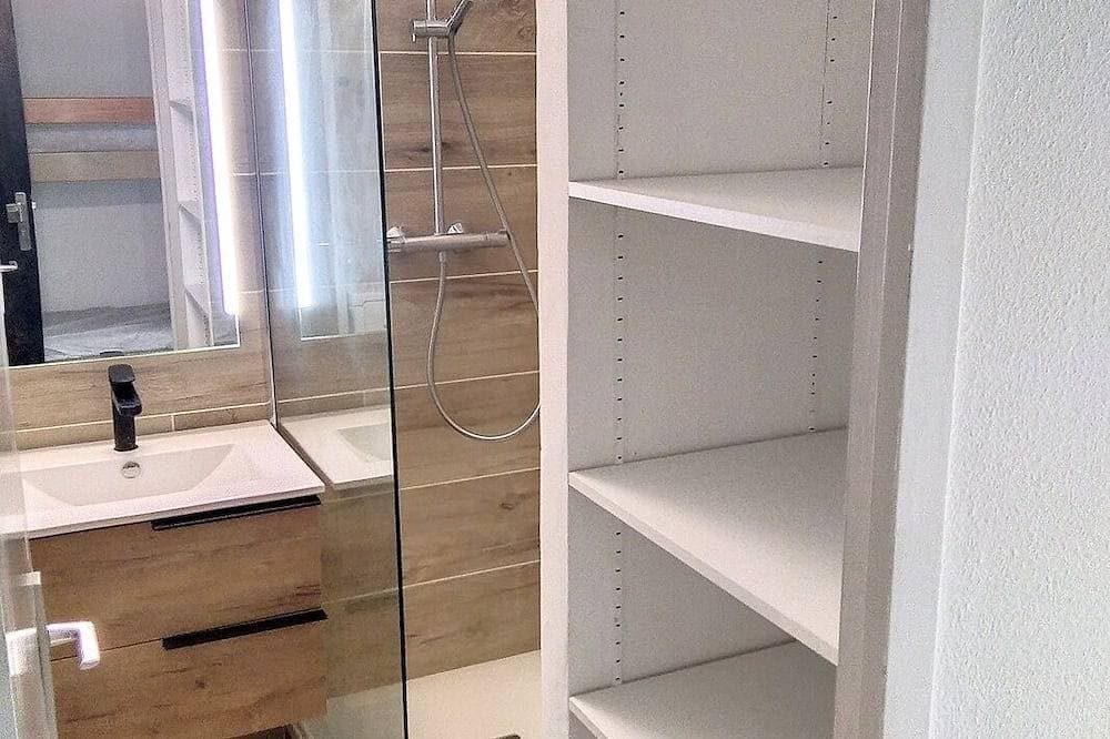 Foto 4 von 14: Studio-501-Standard-Nasszelle-Stadtblick
