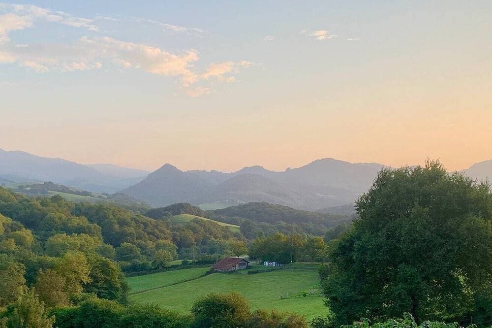 Serenite Basque - Gîtes & Spa Privatif - Mountain view 1
