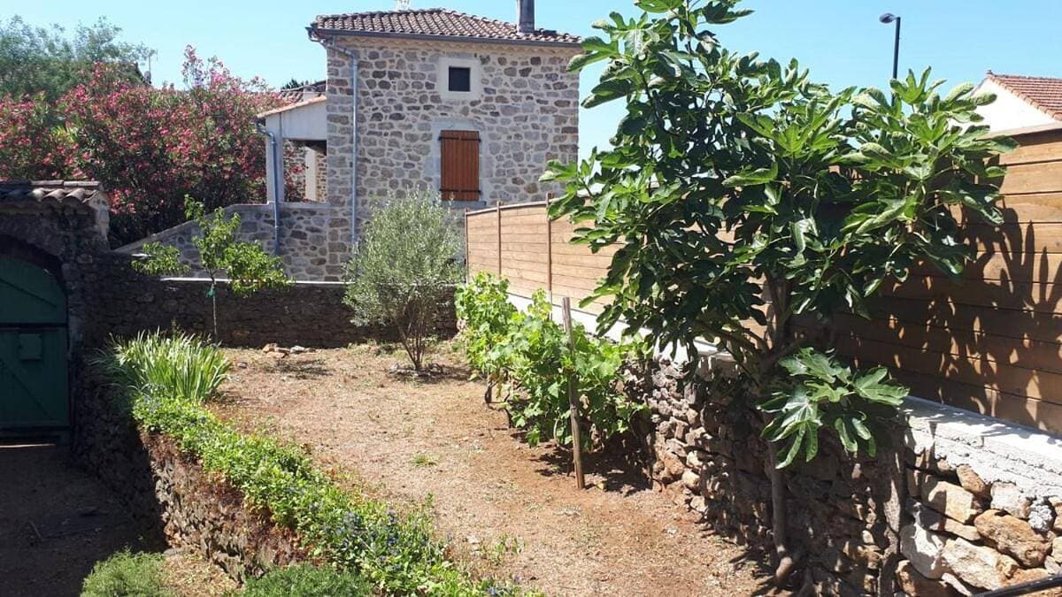 Foto 4 von 8: Three-Bedroom House