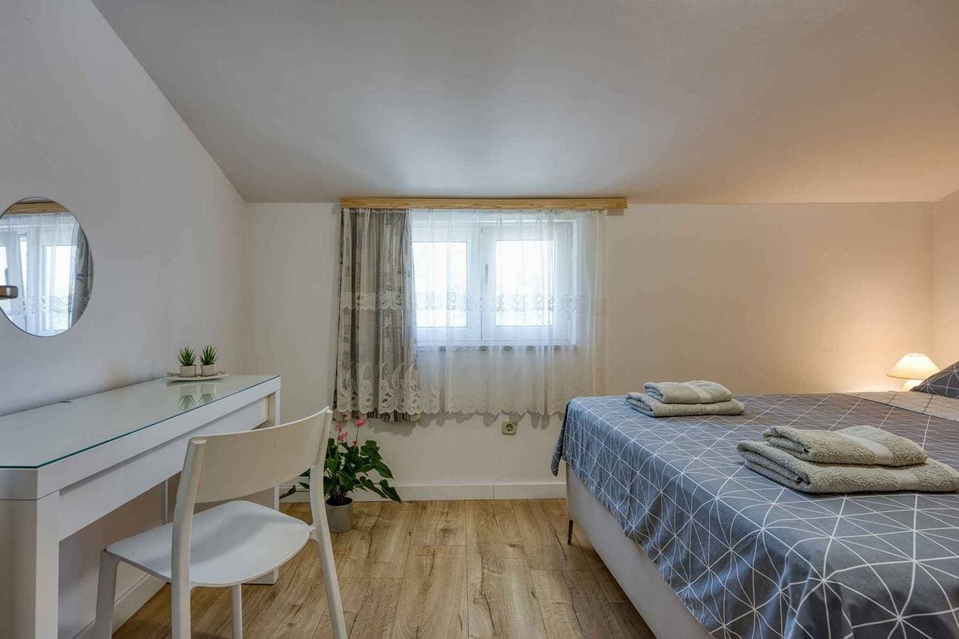 Foto 10 von 29: Ferienwohnung mit Klimaanlage und Meerblick