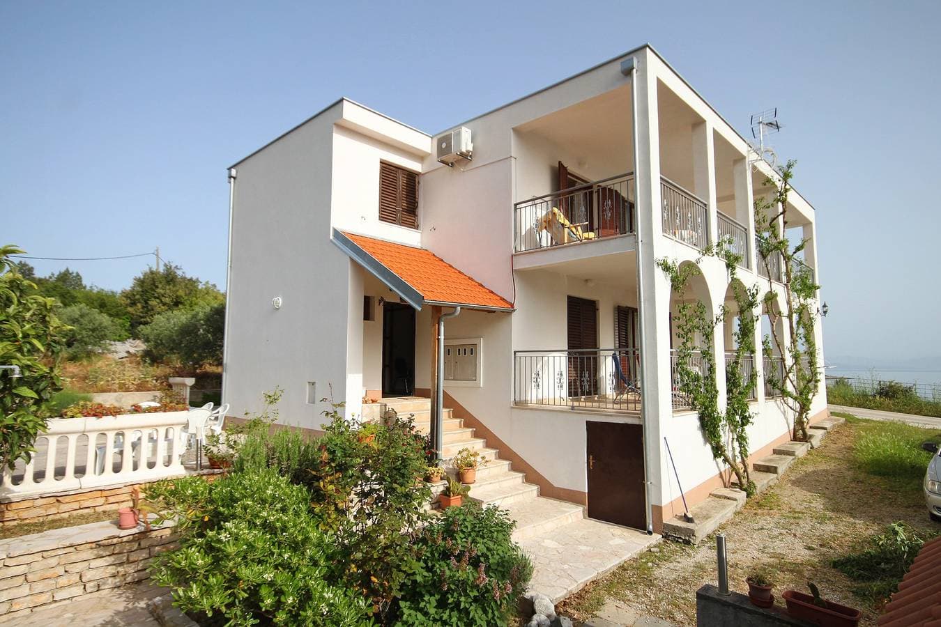 Foto 4 von 36: 2-Zimmer-Ferienwohnung am Strand Bucht Pokrivenik, Hvar -a