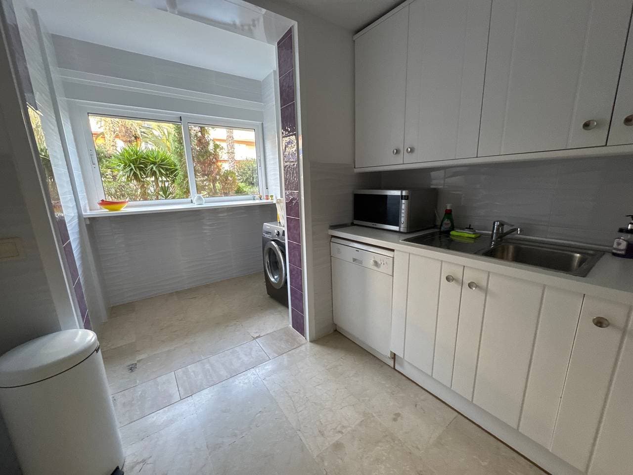Foto 7 von 43: Geräumige Erdgeschosswohnung mit Gemeinschaftspool, Terrasse & WLAN