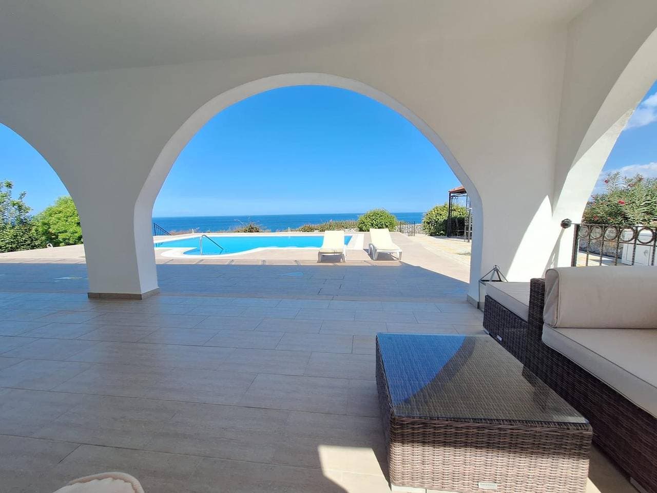 Foto 5 von 32: Private Poolvilla · Familienhaus in Bahceli