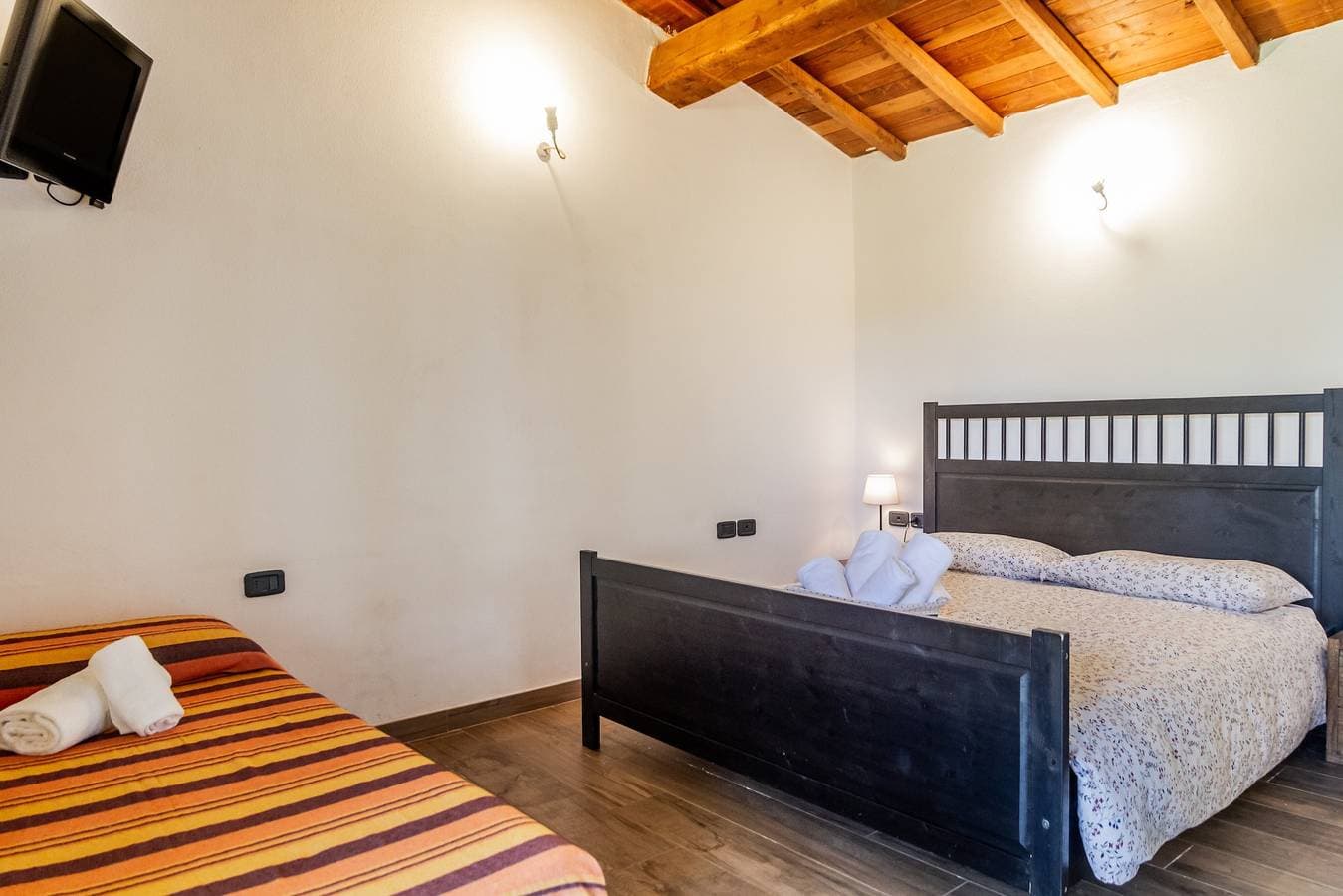 Foto 9 von 36: Zimmer 'Grecale' mit Gemeinschaftspool und Klimaanlage