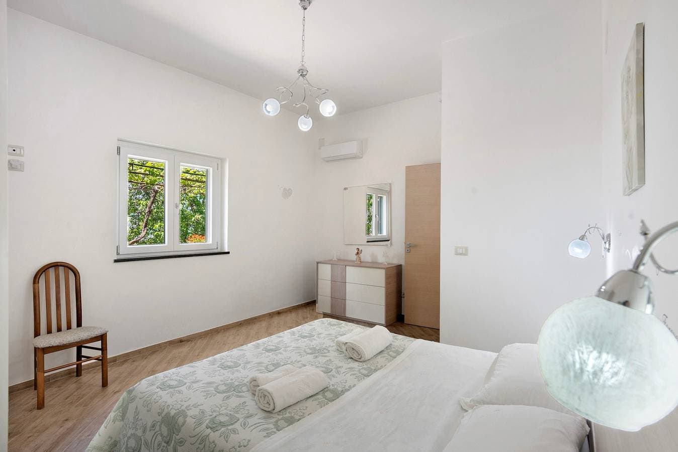 Foto 13 von 21: Apartment 'Bella Veduta Luna' mit Meer- und Bergblick, WLAN und Klimaanlage