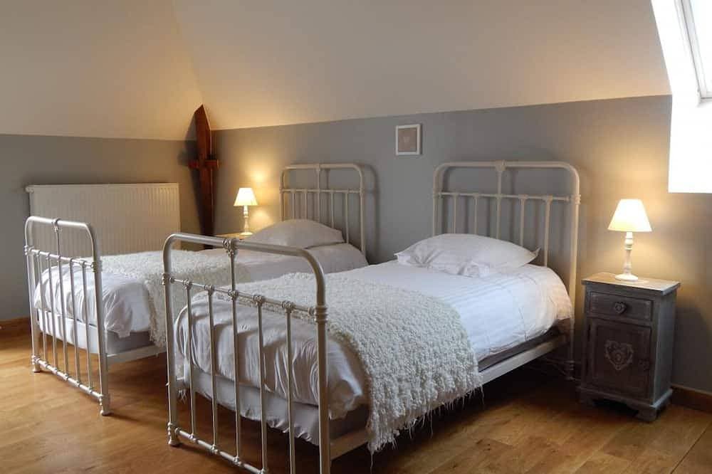 Foto 5 von 23: Les Ecuries: Cotentin Haus mit Pool, Billard, Kamin, 5 Schlafzimmern
