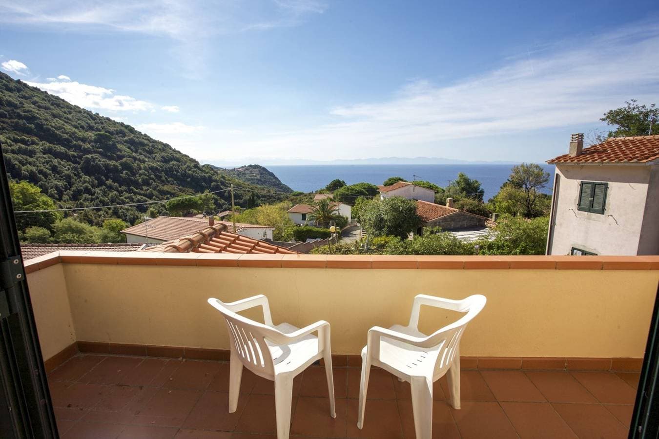 Foto 5 von 23: Ferienwohnung für 5 Personen mit Terrasse