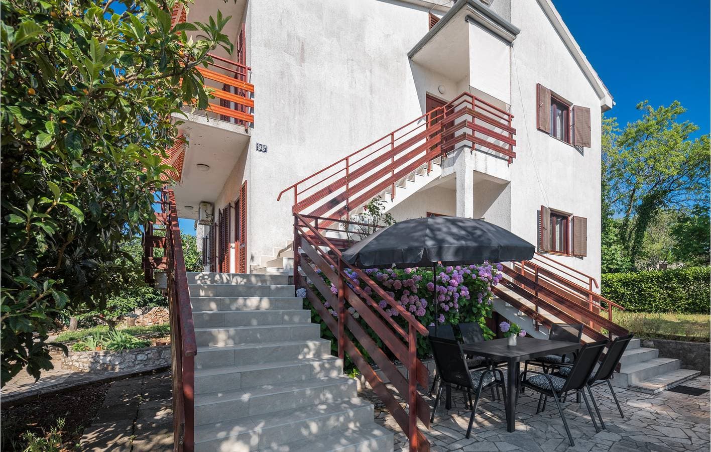 Foto 2 von 23: Charmante 75 m² große Wohnung mit Terrasse, WLAN und Parkplatz in der Nähe von Labinci