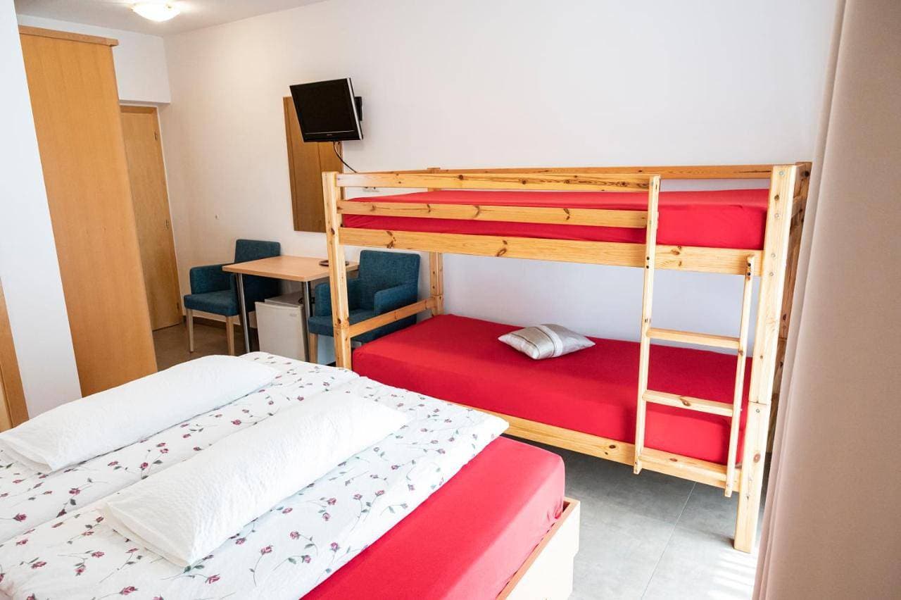 Foto 6 von 7: Quadruple Room