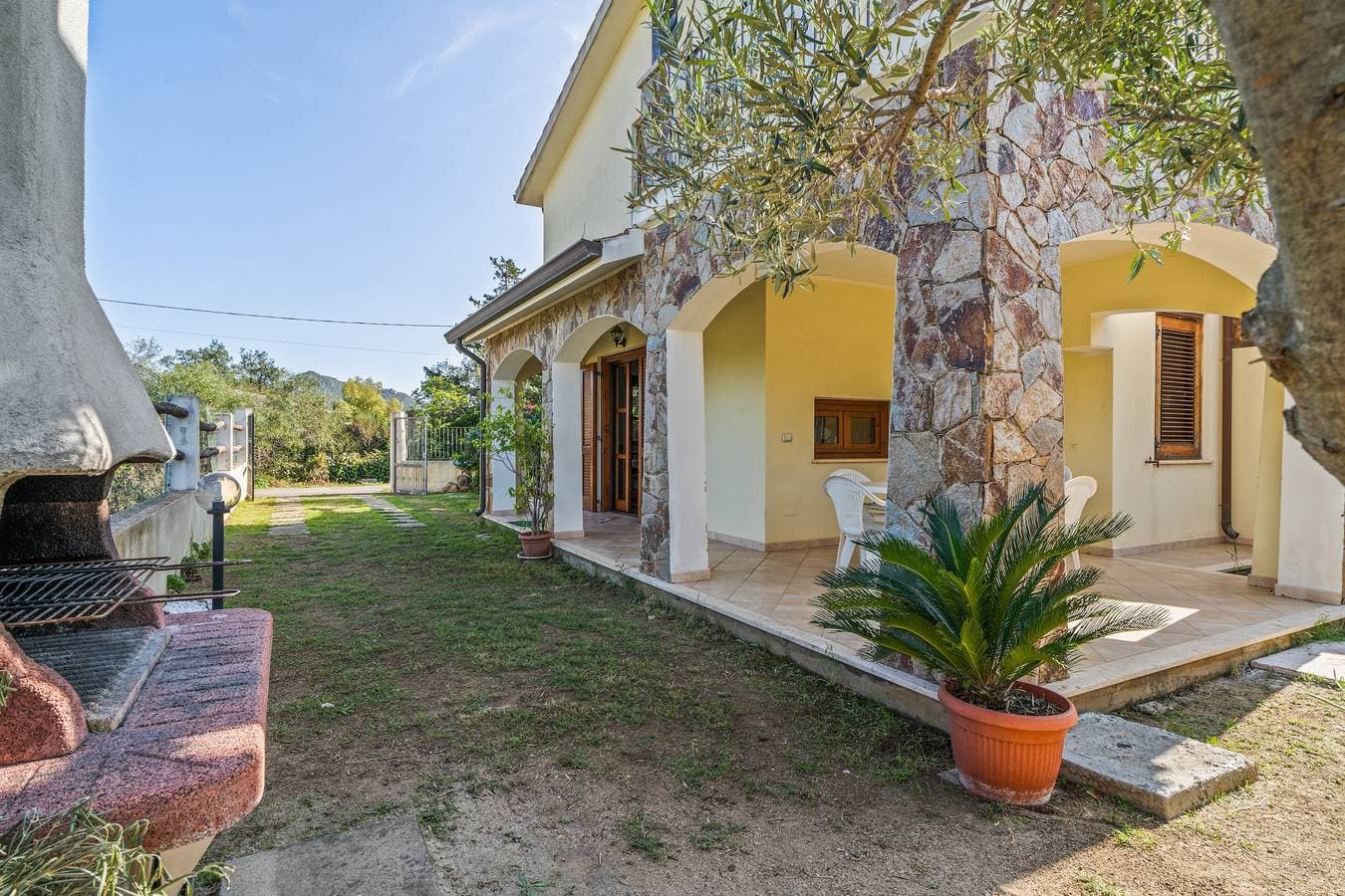 Foto 2 von 25: Ferienhaus Villamara mit Terrasse, Bergblick und Garten; Parkplätze vorhanden