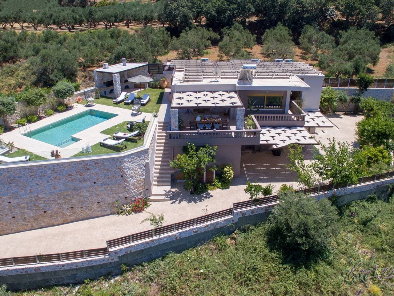 Ferienvilla mit Garten, Grill und Terrasse 1