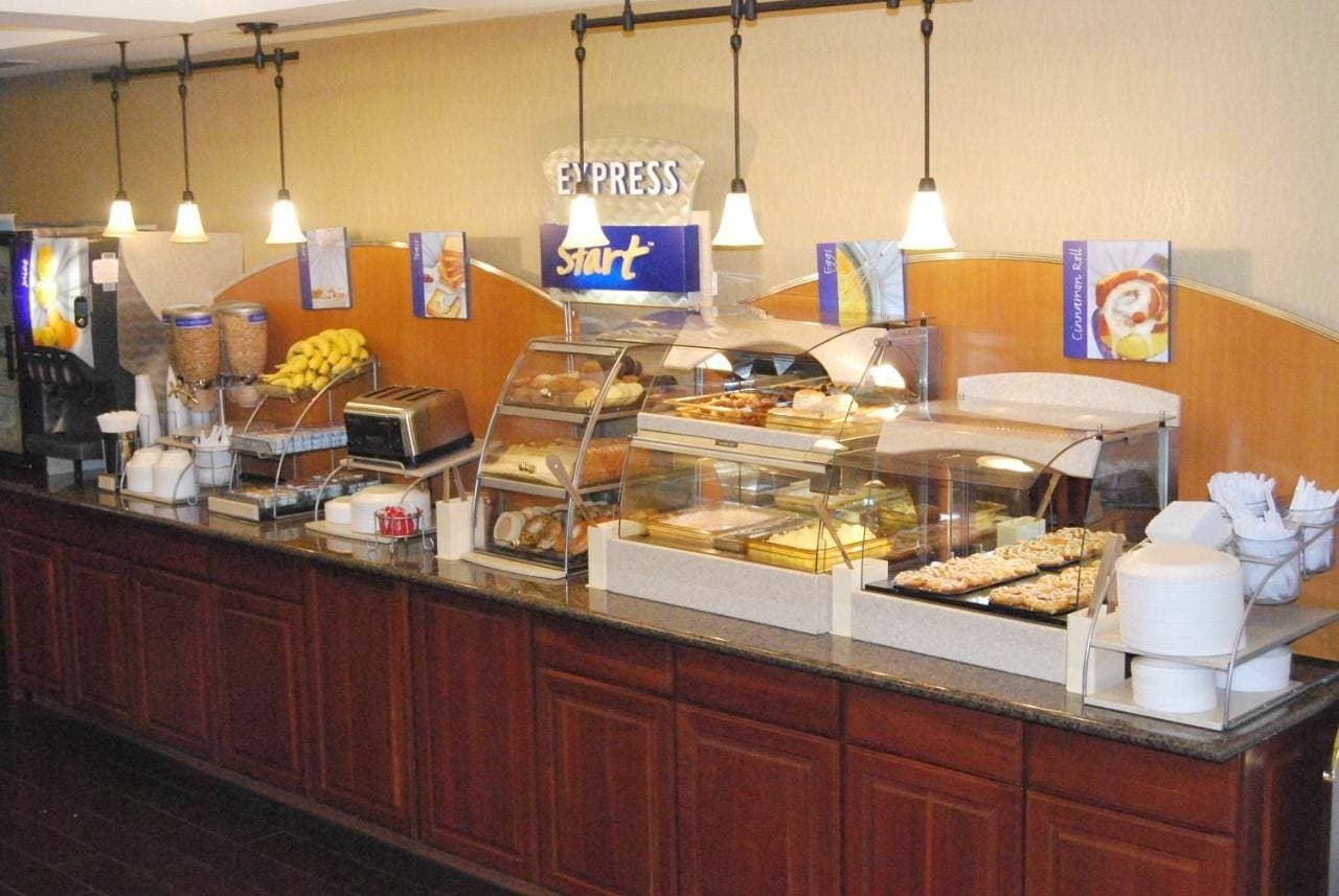 Foto 8 von 40: Holiday Inn Express Hotel & Suites Auburn Hills