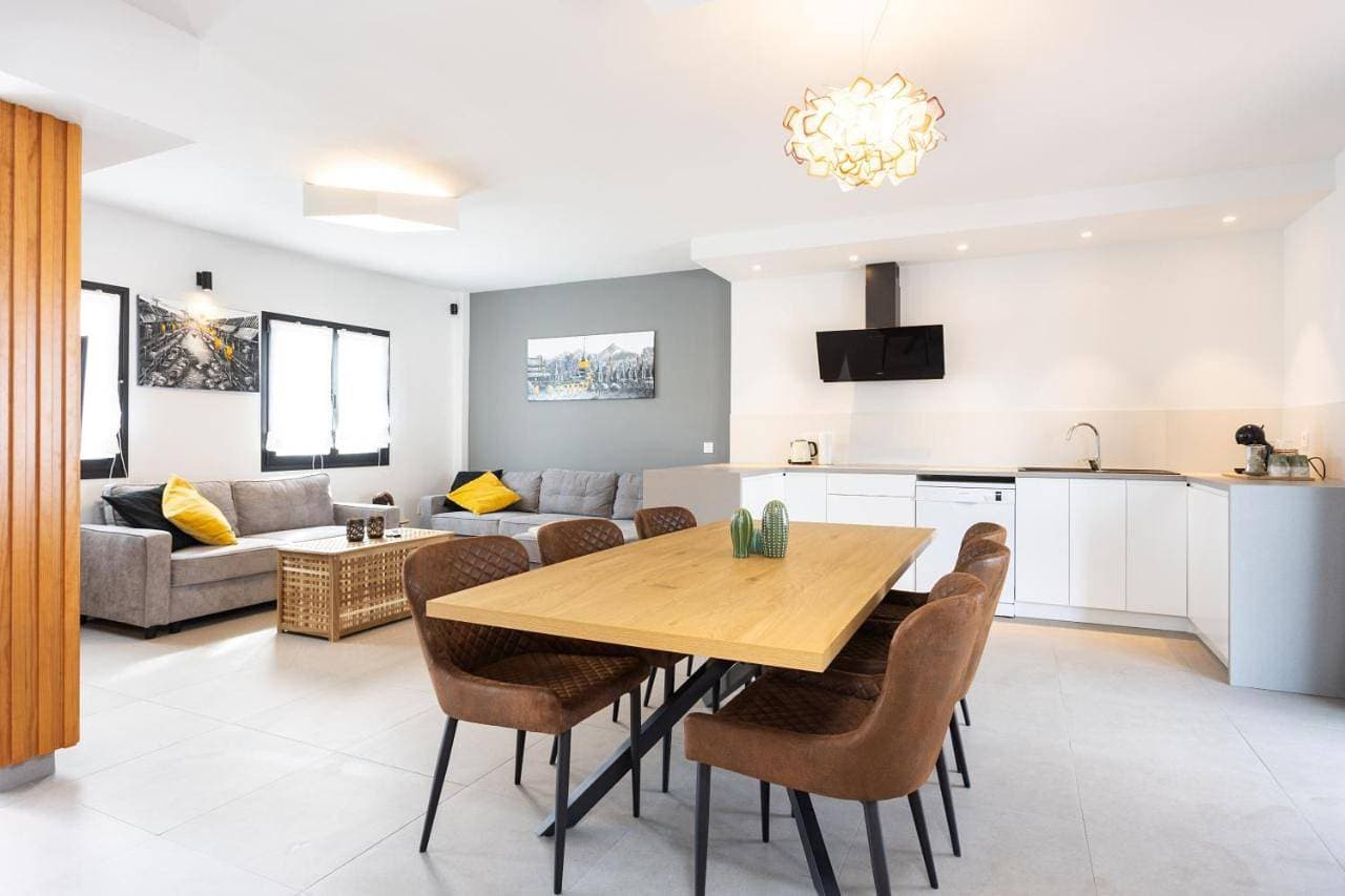 Villa de 4 dormitorios, moderna y nueva, con aire acondicionado, cerca del mar y playa - Casa Maravilla 1