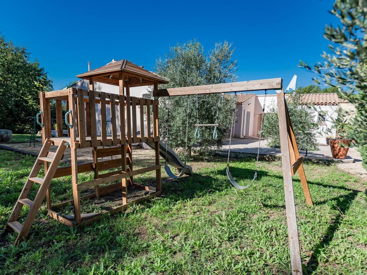 Foto 3 von 32: Ferienhaus mit Klima, Schwimmbad und Dorfnähe