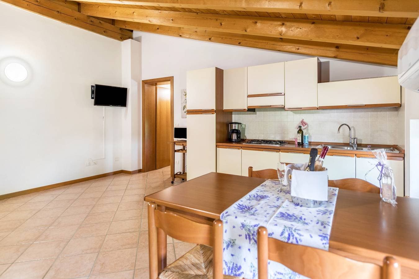 Foto 5 von 29: Ferienwohnung "Agriturismo Colombare Teboi Bilo" mit Bergblick, Gemeinschaftspool und WLAN