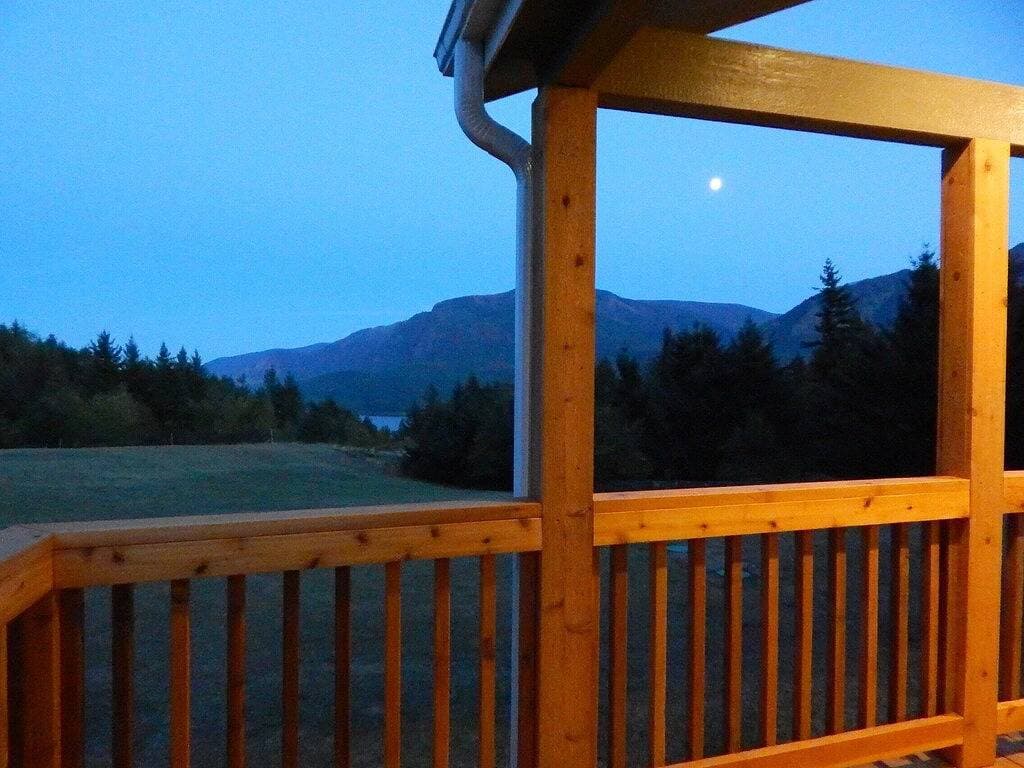 Foto 6 von 27: Mt Defiance Cabin mit Blick auf den Columbia River