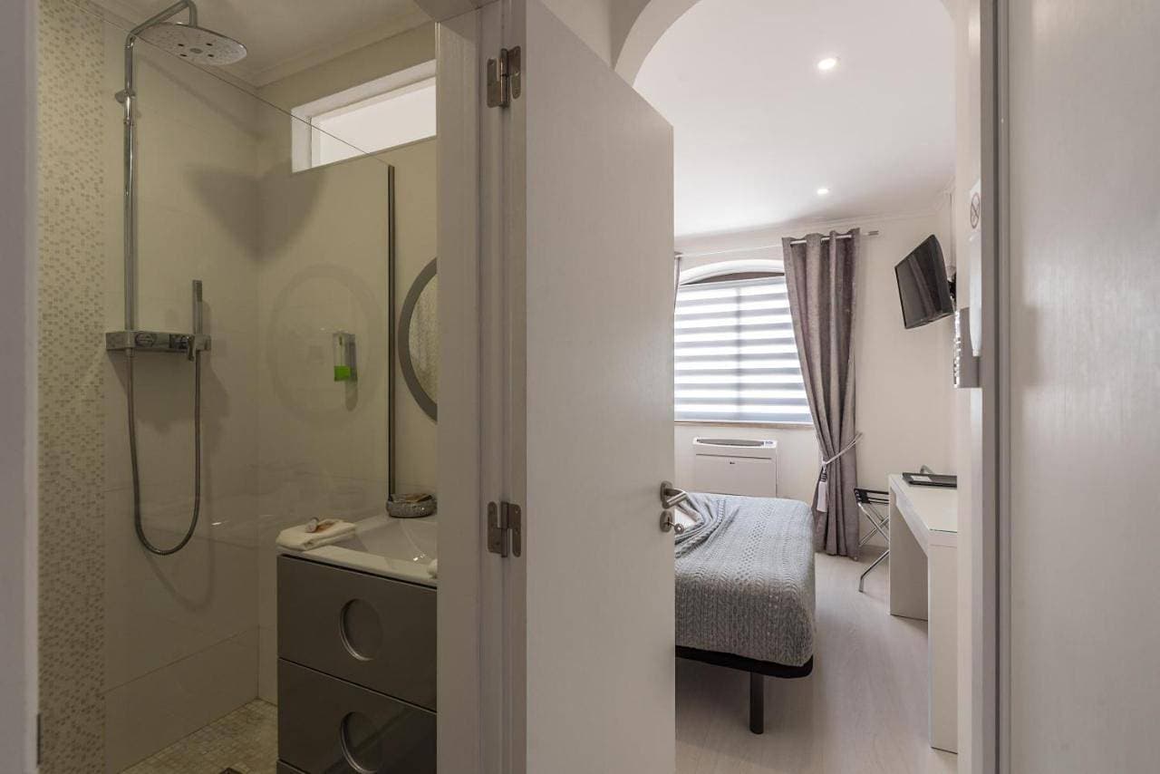 Foto 6 von 6: Double Room with Private Bathroom