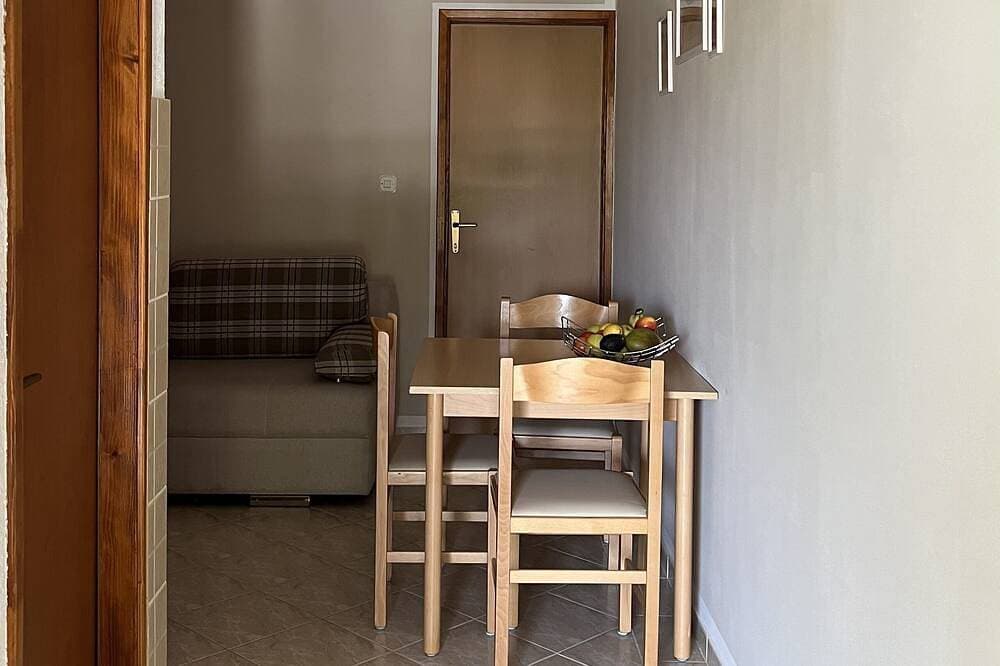 Foto 5 von 12: 1-Zimmer-Ferienwohnung mit Terrasse Starigrad, Paklenica