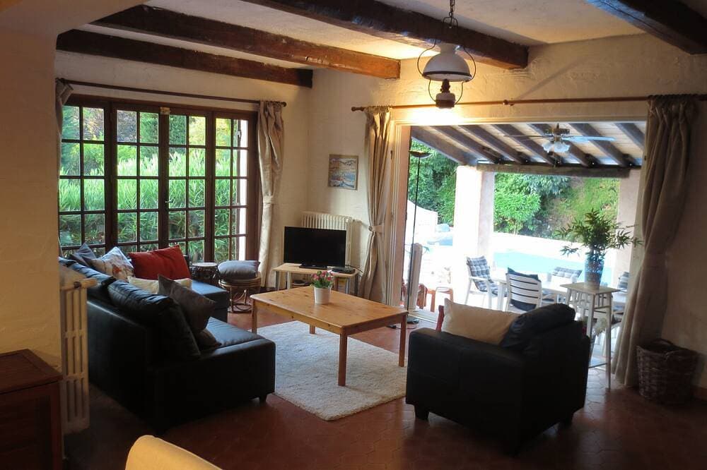 Foto 11 von 20: Villa im Provence-Stil mit privatem Pool und Tennisplatz