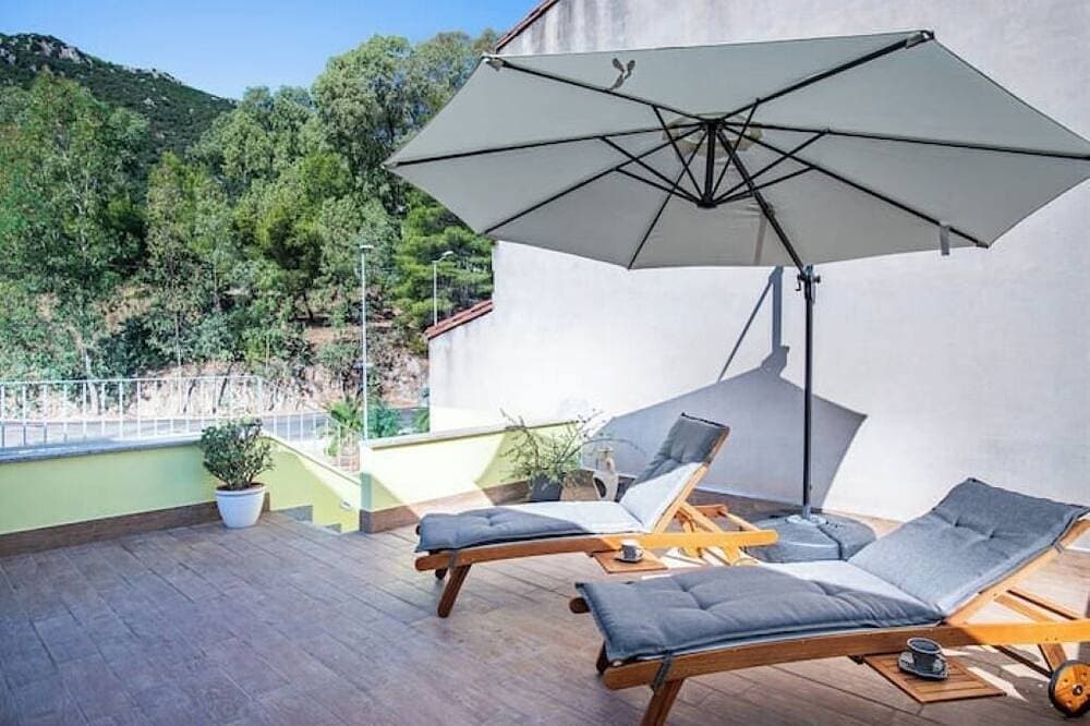 Comfortable room with private balcony and view 1