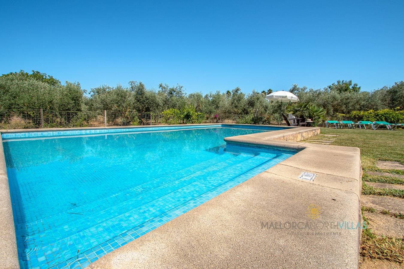 Foto 4 von 37: Villa für 8 Personen mit Terrasse