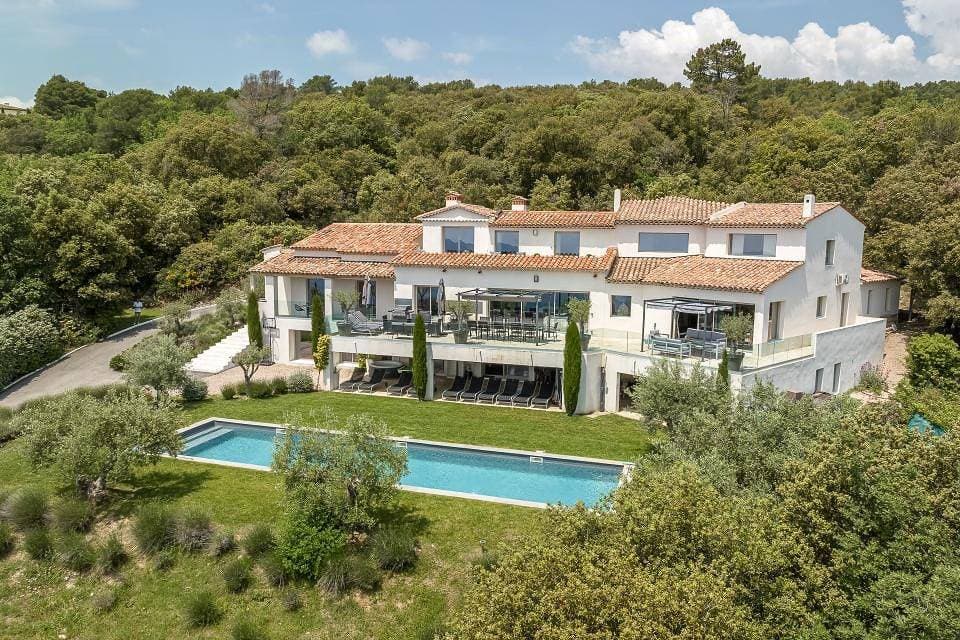 Foto 3 von 57: Mediterrane Villa mit Blick auf die Côte d'Azur