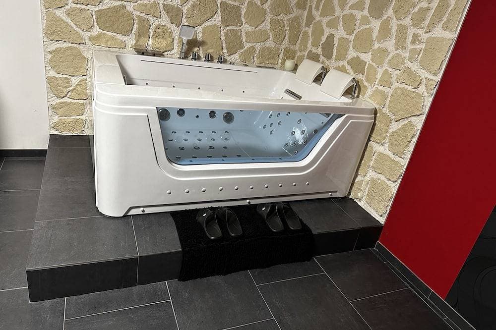 Foto 6 von 18: Love Room Avec Jacuzzi