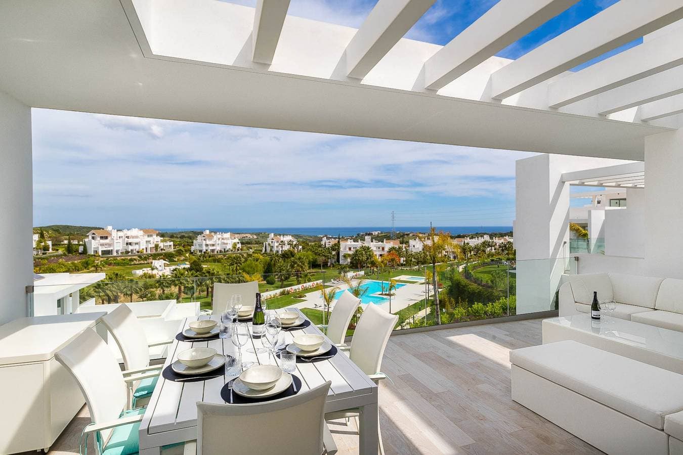 Foto 2 von 60: Stylish 3-Bed Apartment | Alcazaba Lagoon 1514