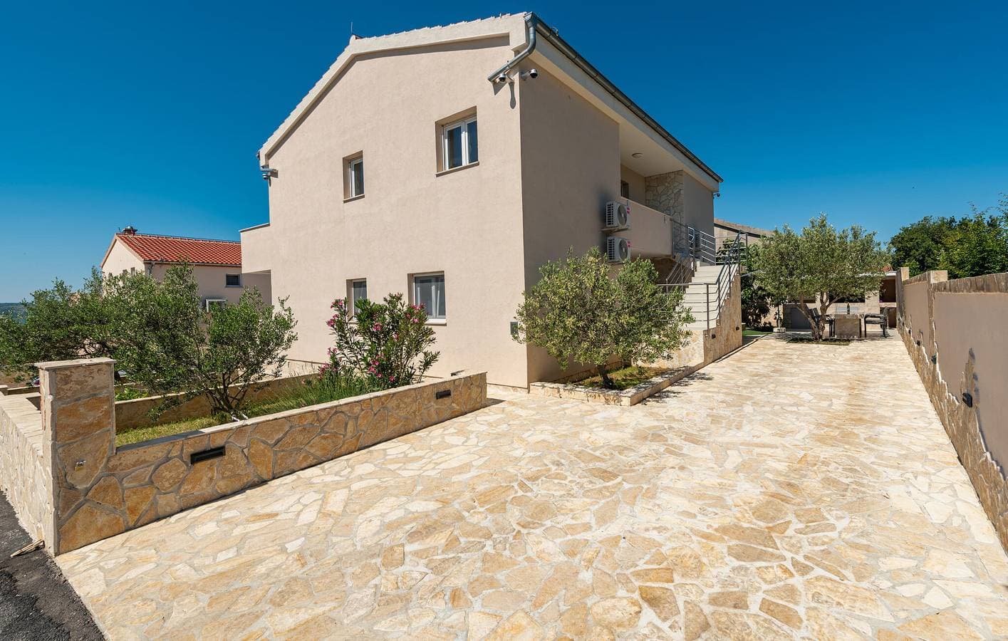 Foto 2 von 29: Urlaub am Meer: Gemütliche Ferienwohnung mit Terrasse, Küche und Parkplatz