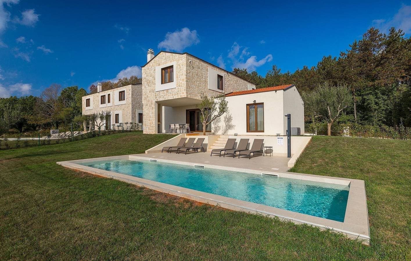 Foto 2 von 43: Gemütliche 2-Zimmer-Wohnung mit Pool, WLAN und Terrasse, 2,5 km vom Zentrum von Anzici entfernt