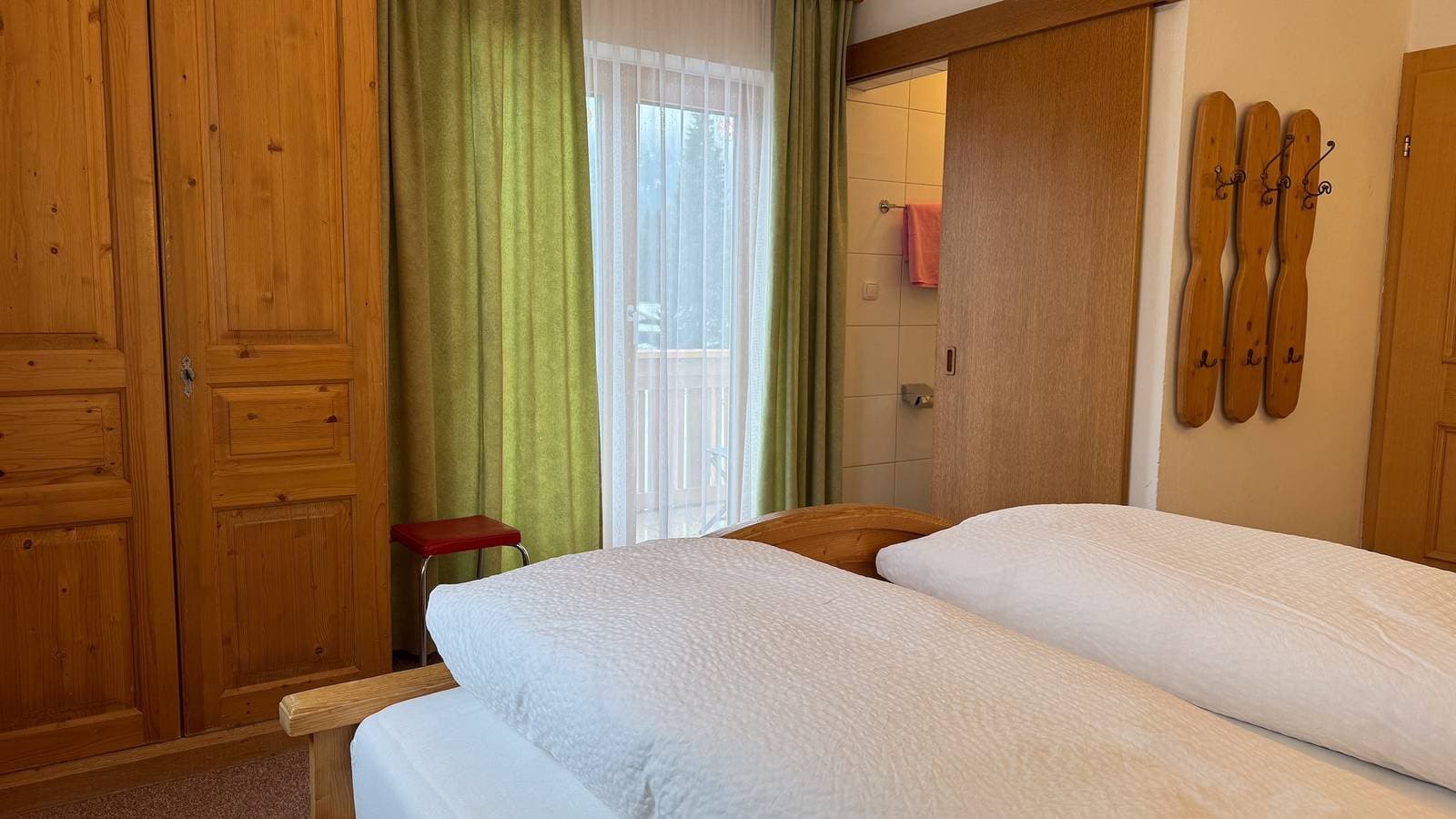 Foto 6 von 26: Einzimmerapartment '3' mit Bergblick, Gemeinschaftsterrasse und Wi-Fi