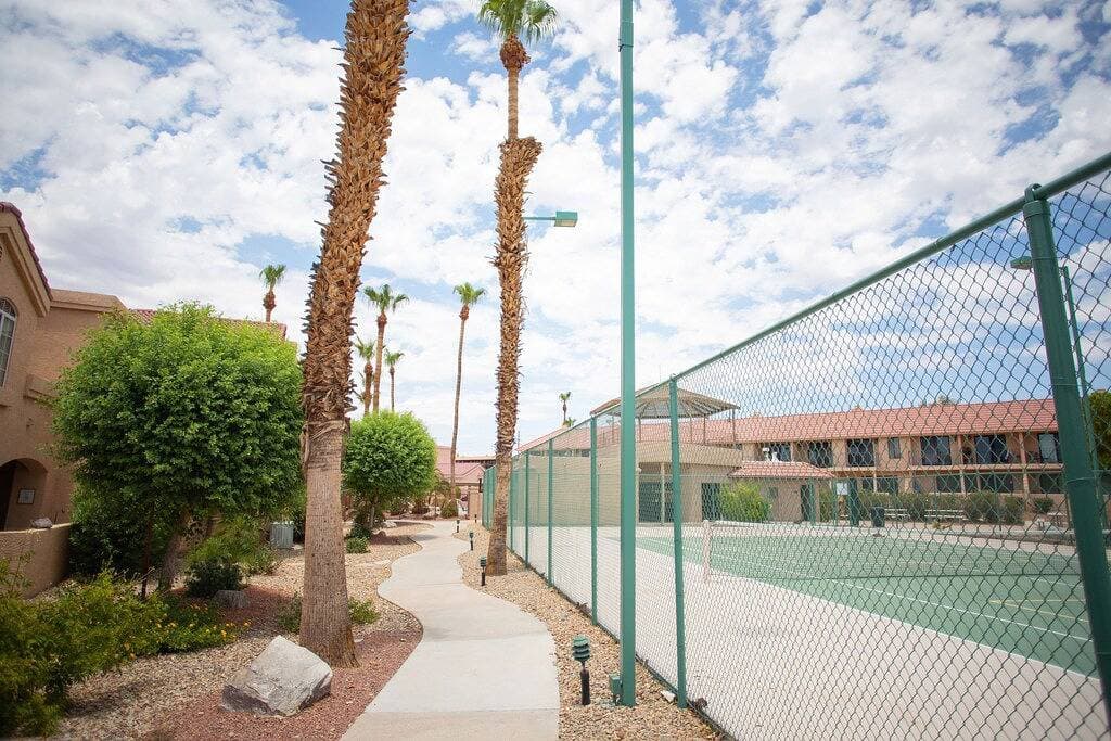 Foto 5 von 21: Lake View Condo with Pool/Boat Parking!