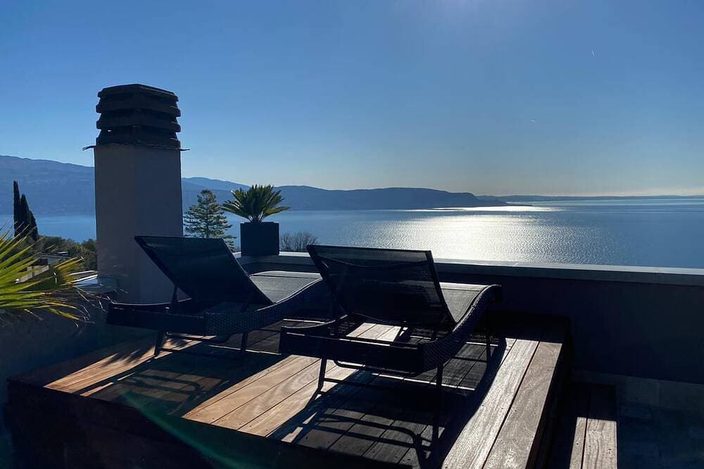 Deluxe Sky Lounge Boutique Penthouse Apartment-private Rooftop 360°Lake View M3 1