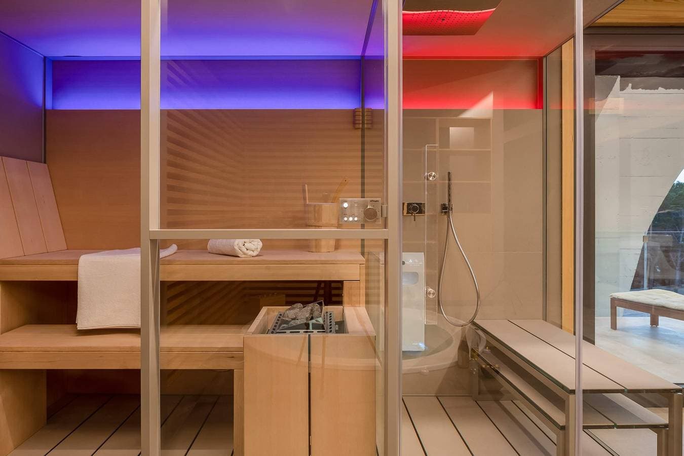 Foto 11 von 49: Hochwertig gestaltete Villa Maestral mit beheiztem Pool, Whirlpool, Wellness, Fitnessraum, Sauna, 3 Schlafzimmern und offenem Meerblick