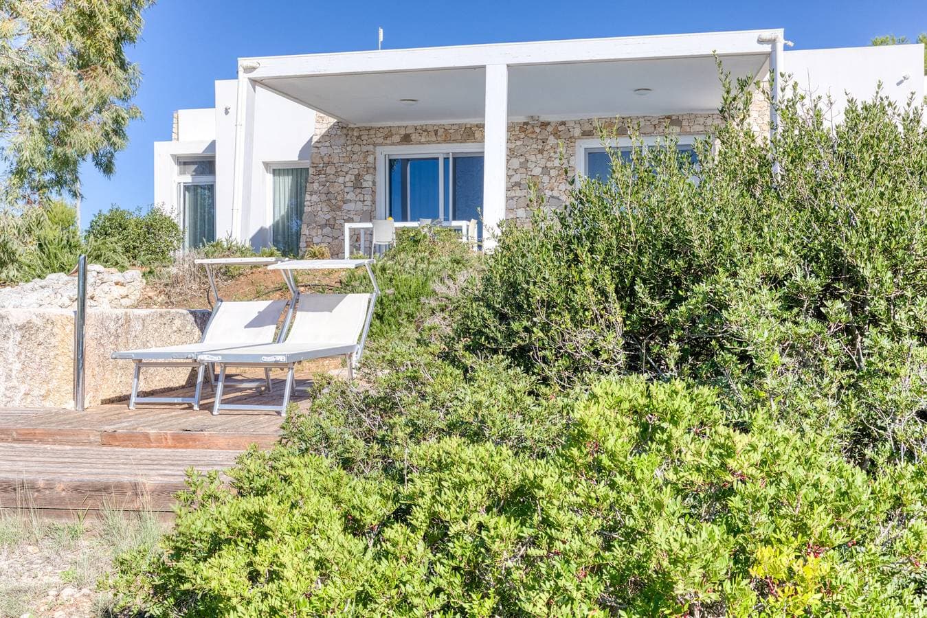Foto 5 von 55: Strandnähe & 180°-Meerblick: moderne Pool-Villa