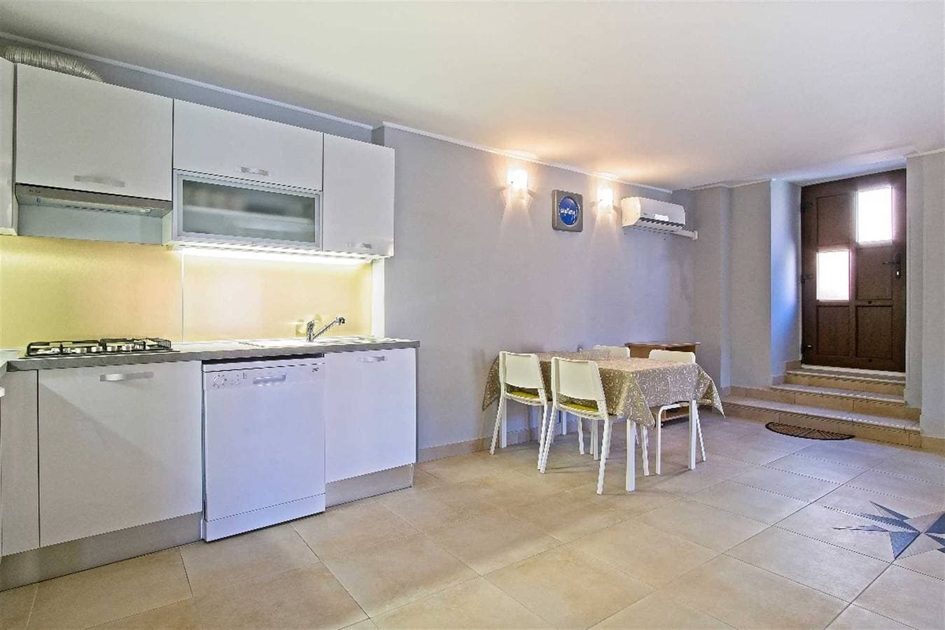 Foto 2 von 18: Apartment mit einem Schlafzimmer im Zentrum von Veli Losinj