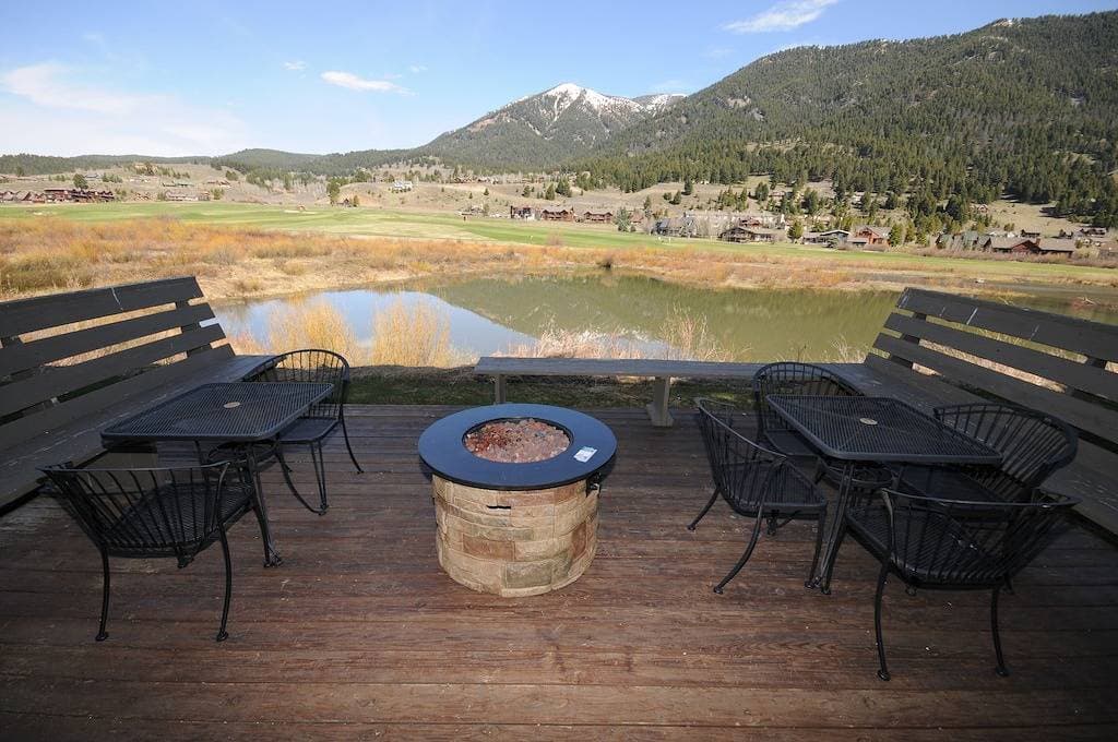 Foto 12 von 20: Wunderschöne Aussicht! Bestes Angebot in Big Sky Winter / Sommer: WIFI, HotTub, Pool, Kamin