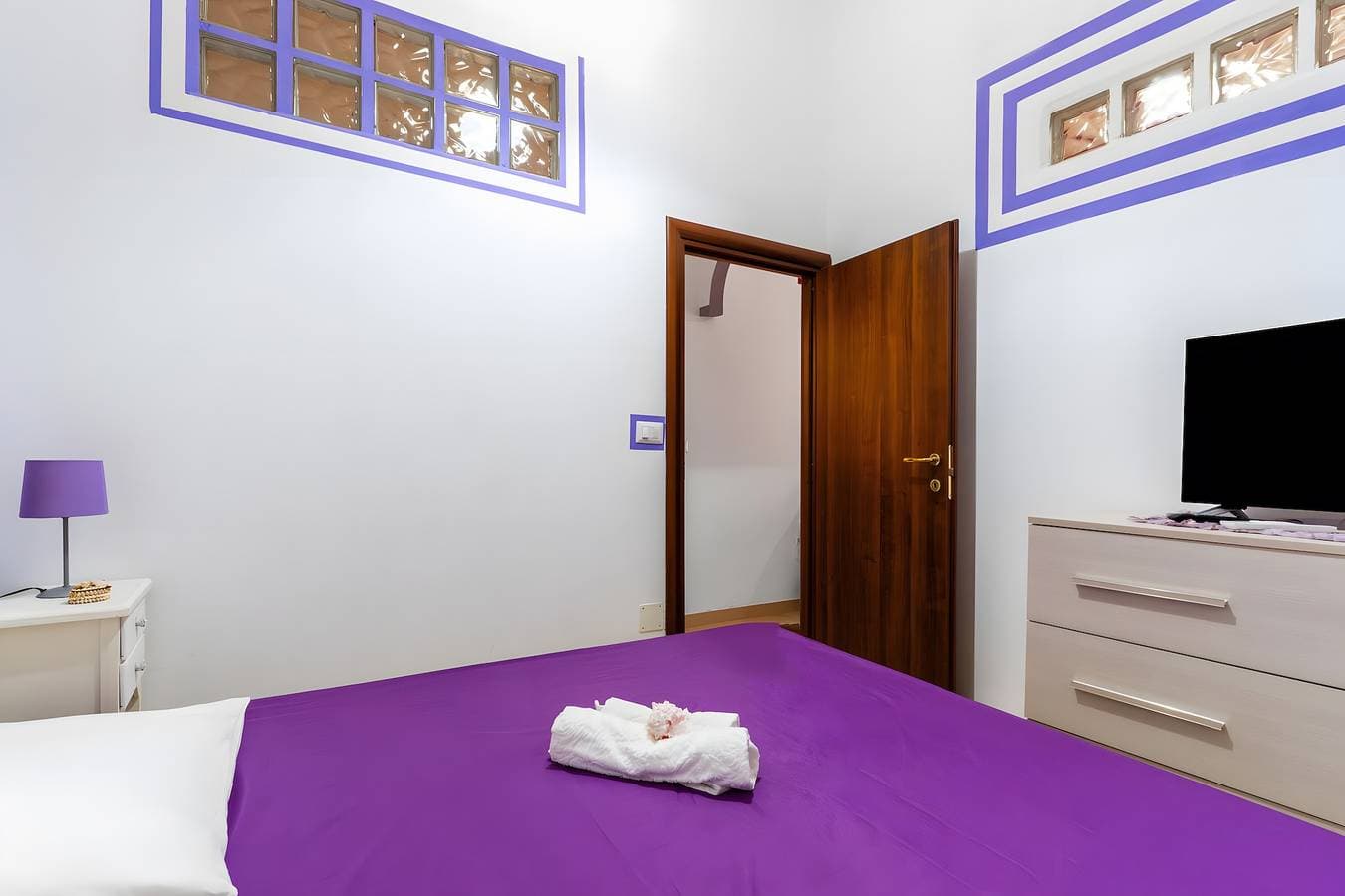 Foto 10 von 28: Ferienwohnung 'Due Passi Dal Mare' mit Meerblick, Gemeinschaftsterrasse und Klimaanlage