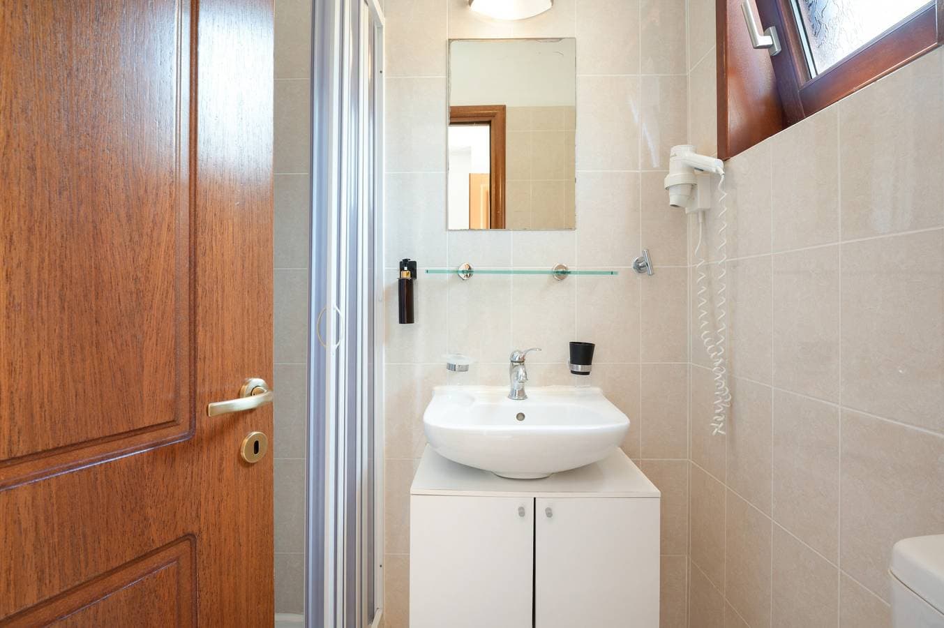 Foto 11 von 21: Klassisches Doppelzimmer im Hotel Aristotelis mit Meerblick und Balkon