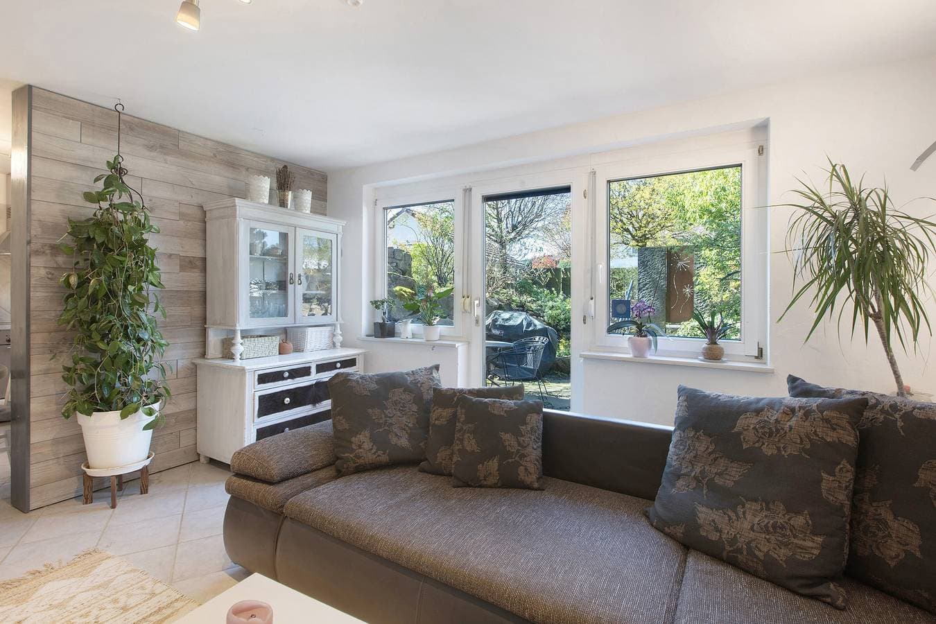 Foto 4 von 22: Business- & Freizeit-Apartment nahe Basel – WLAN, Parkplatz, E-Ladestation, Fitness, Terrasse, Grill