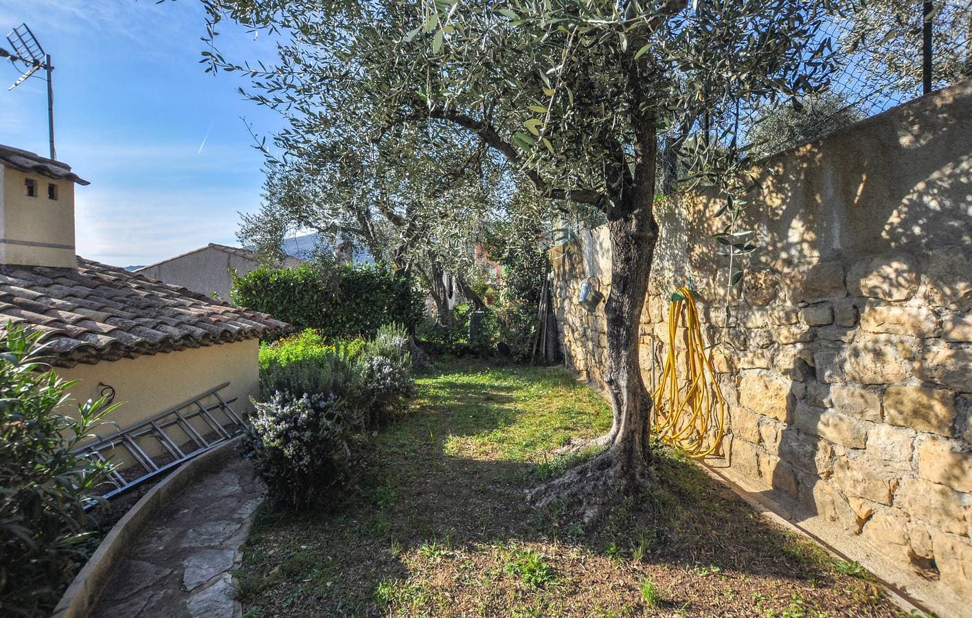 Foto 11 von 22: Gemütliche Wohnung mit Pool, Parkplatz und Terrasse - Opio