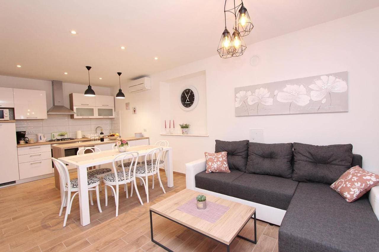 Apartments Ines 1